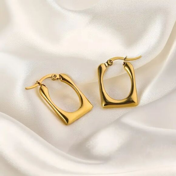 "Ryan" Bold Square Hoop Geometric Earring - Picture 3 of 4